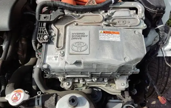 Toyota Yaris Voltage converter inverter G920052033