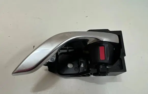 Mazda 3 III Front door interior handle T8315
