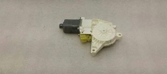 Mercedes-Benz ML W164 Front door window regulator motor A2518200742