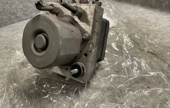 Chevrolet Corvette ABS Pump 23144698