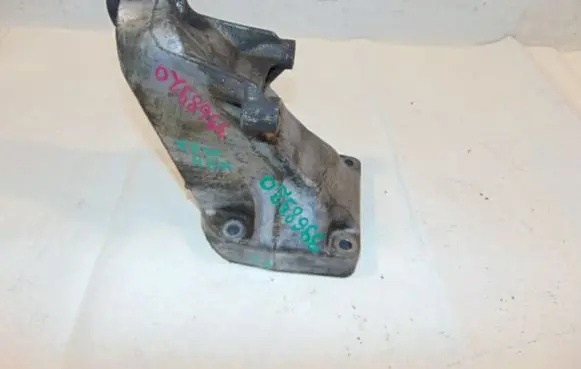 Mercedes-Benz E W211 Engine mounting bracket A6112230704
