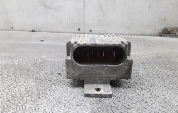 Mercedes-Benz A W168 Coolant fan relay A0235456832