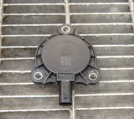 Mercedes-Benz GLK (X204) Turbo solenoid valve A2761560490