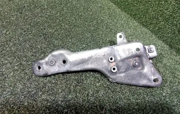 Mercedes-Benz E W212 Engine mounting bracket A6510901041