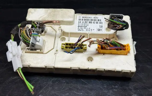 Mercedes-Benz E A207 Convertible roof control unit A2079004200 A2078200126 A2079022000