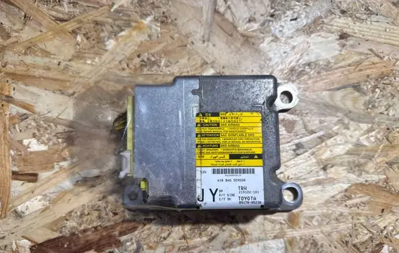 Toyota Avensis T270 Airbag control unit/module 8917005230