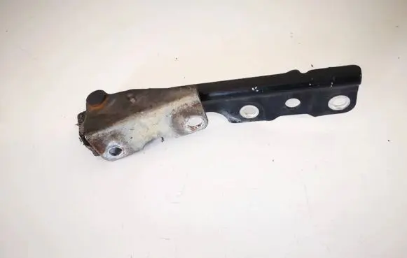 Engine bonnet/hood hinges