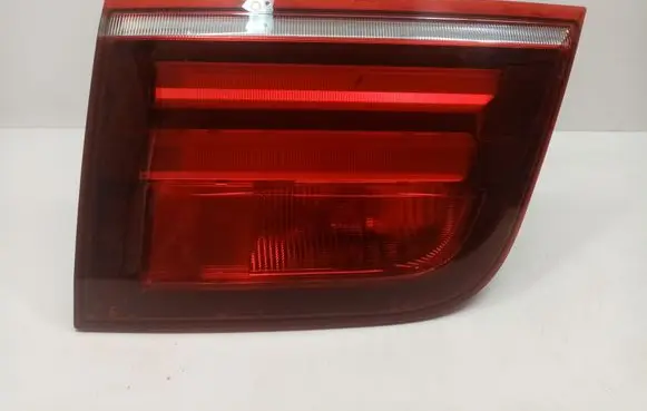 Tailgate rear/tail lights