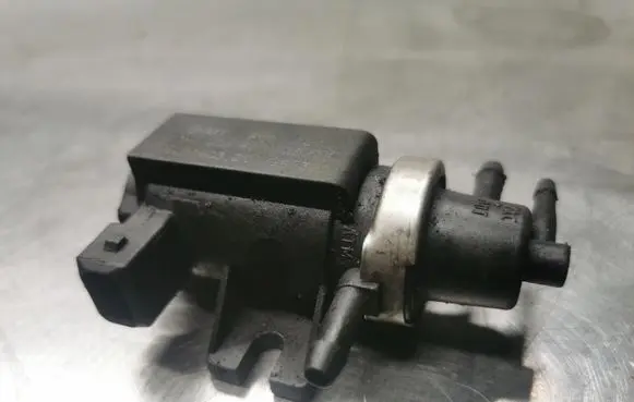Volkswagen PASSAT B5 Turbo solenoid valve 1H0906627 72190320