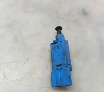 Volkswagen Golf III Clutch pedal sensor 1H0927189