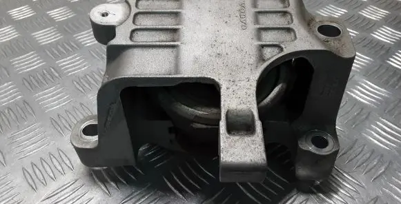 Volvo XC40 Engine mount bracket 31460251
