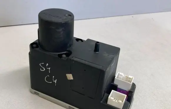 Audi A6 S6 C4 4A Central locking vacuum pump 4A0862257G 8TZ00652205