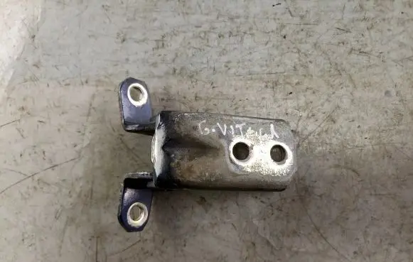 Suzuki Grand Vitara I Front door lower hinge 