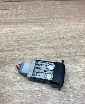 Toyota Avensis T250 Windscreen/window heater switch 153261 153337 WithPlug