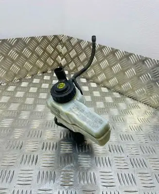Volkswagen PASSAT B6 Master brake cylinder 3C2611301