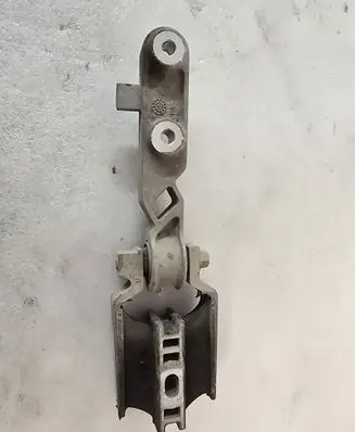 Volvo XC90 Engine mount bracket 31330594