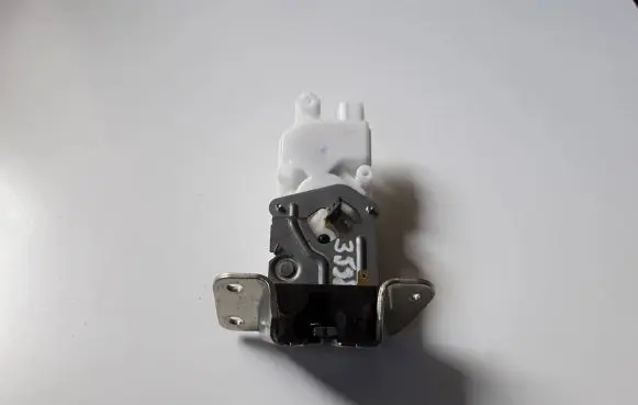 Loading door lock