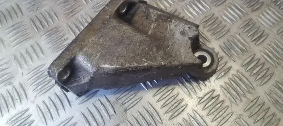 Lexus IS 200-300 Engine mounting bracket