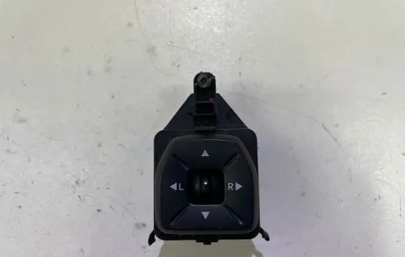 Hyundai ix35 Wing mirror switch