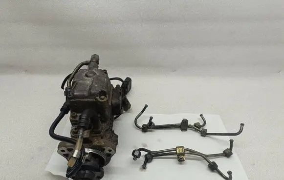 Volkswagen Golf IV Fuel injection high pressure pump 038130107D