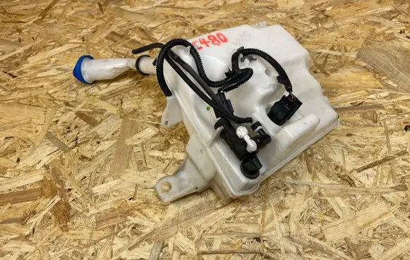 Ford Focus Windshield washer fluid reservoir/tank BV6117B613CA
