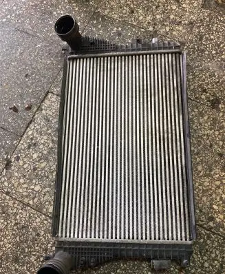 Volkswagen Golf V Intercooler radiator