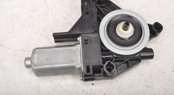 Volvo S60 Front door window regulator motor 100516