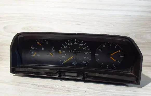 Mercedes-Benz 190 W201 Speedometer (instrument cluster) 2015439022 1100087346
