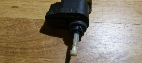 Hyundai Lantra II Headlight level adjustment motor 0307851339