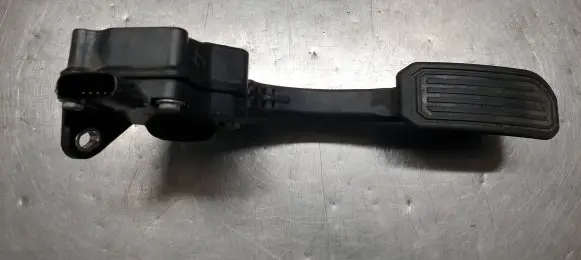 Toyota Prius+ (ZVW40) Accelerator throttle pedal 7811012050 1988008571 08P03C00172
