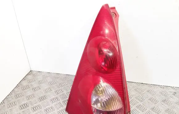 Peugeot 107 Rear/tail lights 815600H040
