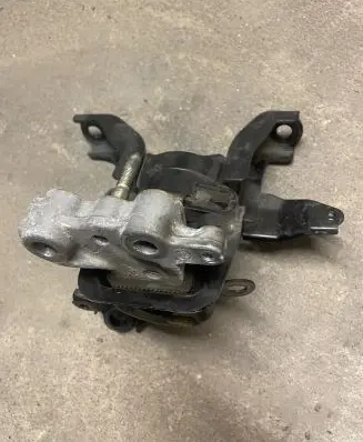 Toyota Prius+ (ZVW40) Engine mount bracket