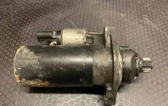 Volkswagen PASSAT B6 Starter motor 1005831320