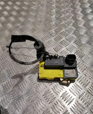 Volvo XC70 Front door lock 30699747