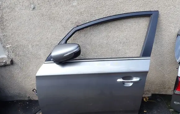 KIA Carens III Front door