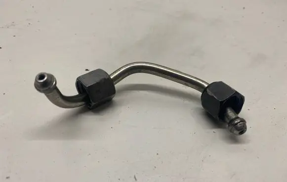 Land Rover Evoque I Fuel injector supply line/pipe 