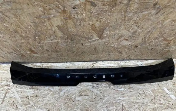 Peugeot 208 II Tailgate trim 9826944480