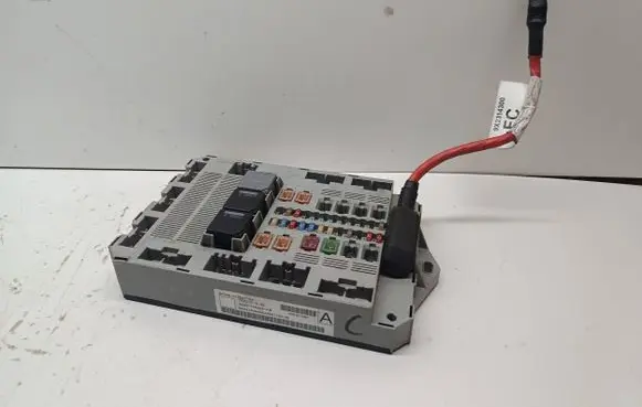 Jaguar XF X250 Fuse module 9X2314D628AB 7370011040 A12247794