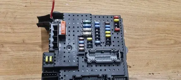 Volvo XC90 Fuse module 30728512
