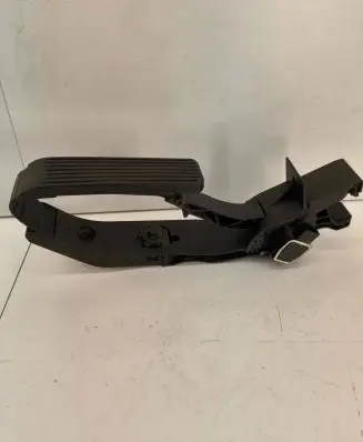 Mercedes-Benz C W203 Accelerator throttle pedal A2113000404