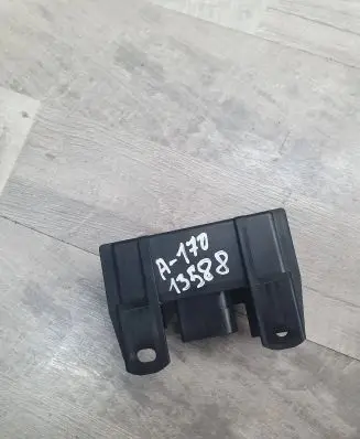 Mercedes-Benz A W168 Glow plug pre-heat relay 0255452832 899075000