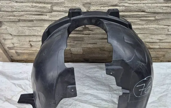 Front wheel arch liner splash guards