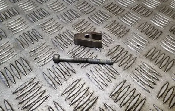 Mercedes-Benz ML W164 Fuel Injector clamp holder