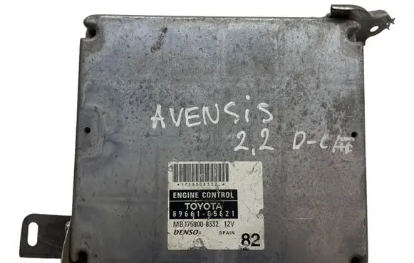 Toyota Avensis T250 Engine control unit/module 8966105821 1758008332 MB1758008332