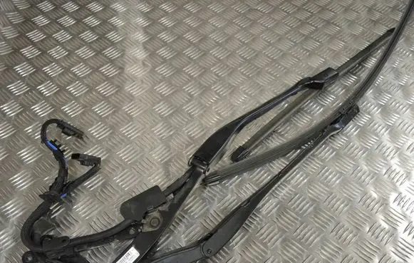 Mercedes-Benz GLE (W166 - C292) Rear wiper blade arm A16682007000