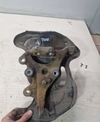 Mercedes-Benz C W204 Front wheel hub 20402