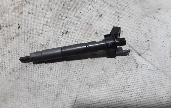 BMW X3 G01 Fuel injector 8571565