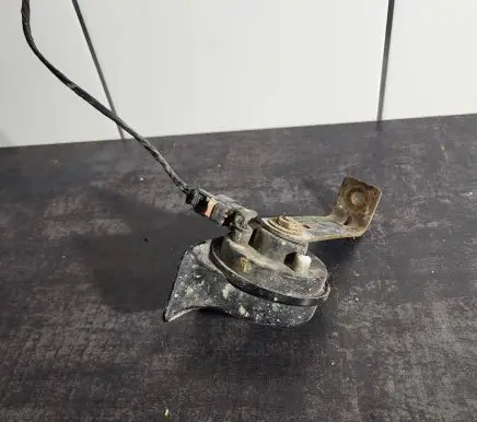 Peugeot 406 Horn signal 703881157