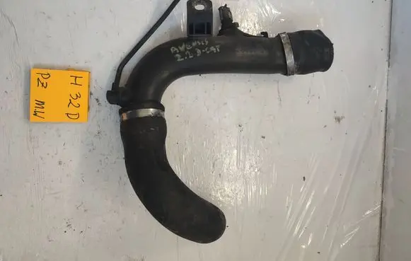 Toyota Avensis T220 Intercooler hose/pipe 173620R010
