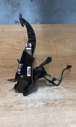 Volvo V70 Clutch pedal 31302222
